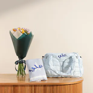 BelovedOne Personalize Bag and Blanket Gift Set | Stunning Flowers 