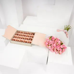 Floward Crunchy Chocolate Box | Baby Roses Floward Crunchy Chocolate Box | Baby Roses