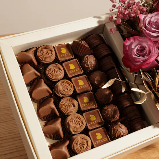 Abucci Chocolate Box | Soft Flowers
