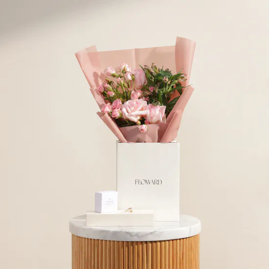 Caroline Svedbom Golden Shadow Halo Ring | Soft Breeze Flower Bouquet