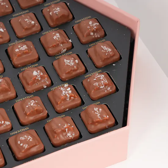 Hanoverian Pecan Chocolate Box | Roses Romantic