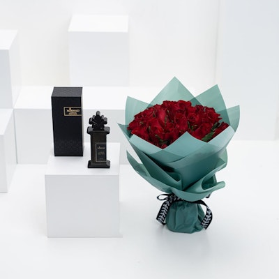 Noir Fonce with red roses