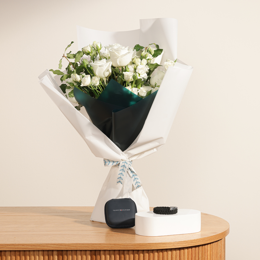 سوار رجاليه من تومي هيلفيغر | زهور بيضاء 