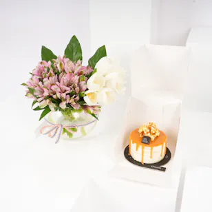 Chunk Salted Caramel Small Cake | Blooms Vase
