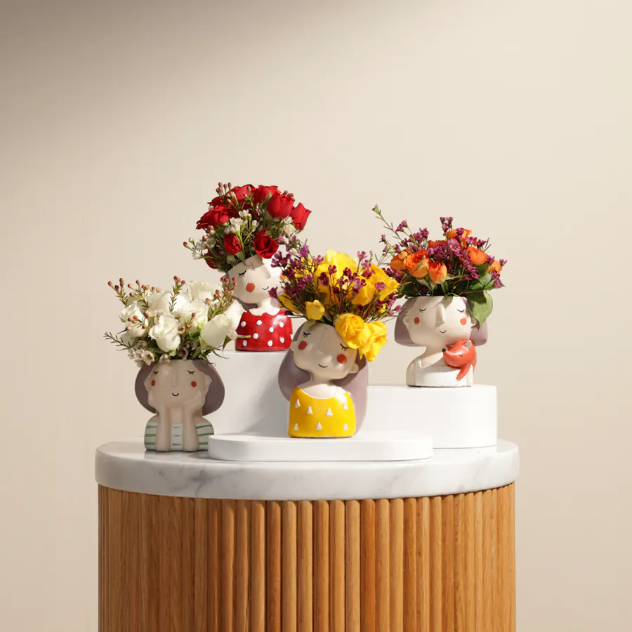 Les Belle Filles | 4 Vases  1