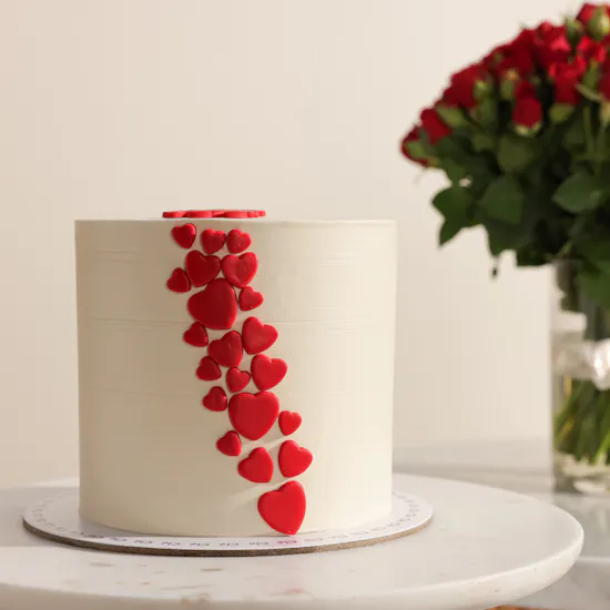 Cle Bakery Love Cake | Red Baby Roses Vase
