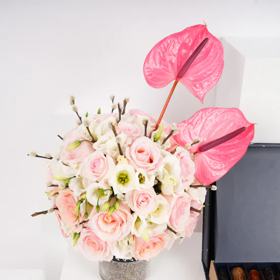 Nua Dates Signature Gifting Box | Light Pink Flowers