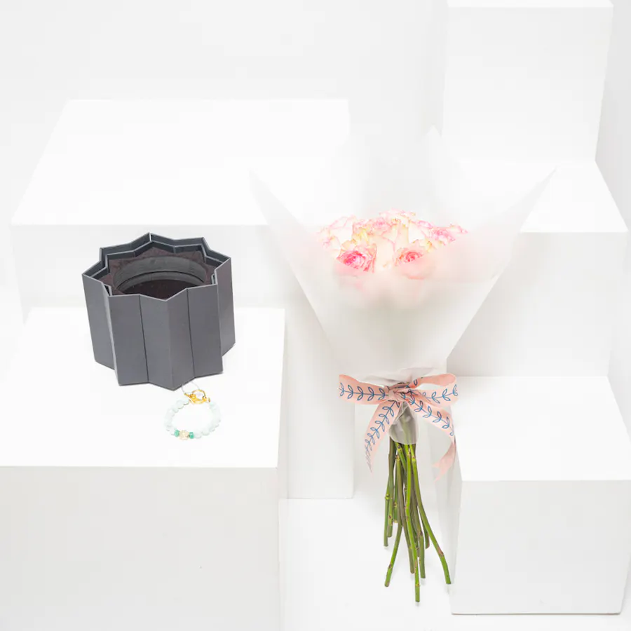 Tasneem Eshki Grace Bracelet | 12 Esperance Roses Bouquet 2