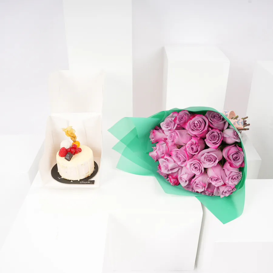 Chunk Crunchy Berries Small Cake | Purple Bouquet 6