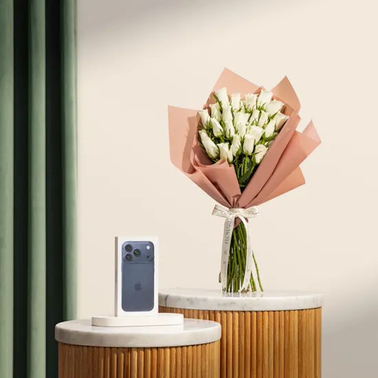 Apple Deep Blue iPhone 17 Pro 256 GB | Heart’s Promise Flower Bouquet