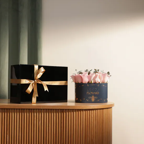 Levo Black Piano Chocolate Box | Tender Blush Flowers