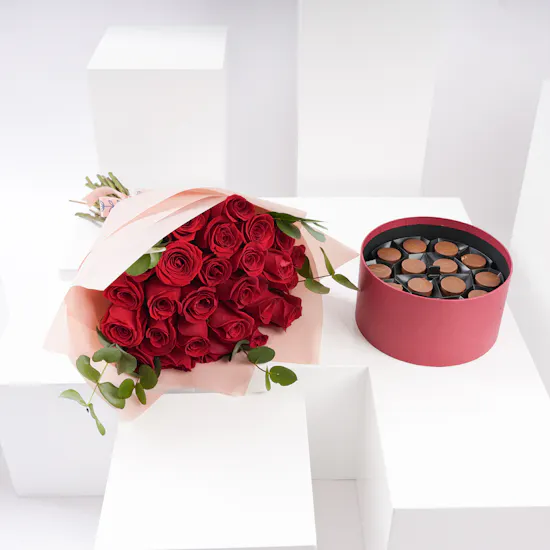 Hanoverian Mix Brand Chocolate Box | 25 Red Roses Bouquet