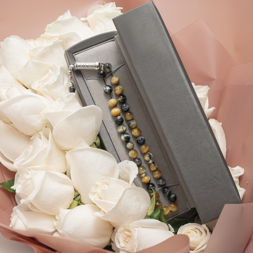 Zayan Tiger-Eye and Silver Rosary | Roses Bouquet