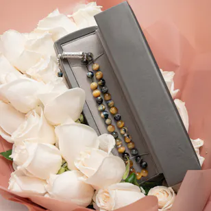Zayan Tiger-Eye and Silver Rosary | Roses Bouquet Zayan Tiger-Eye and Silver Rosary | Roses Bouquet