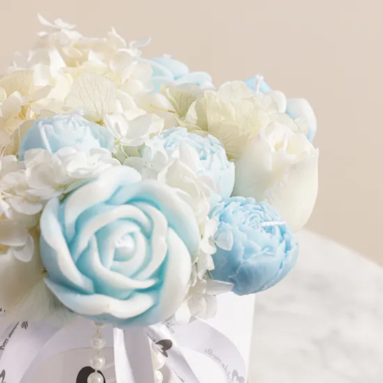 Lelido Medium Blue and White Rose Candle Bouquet | 150g
