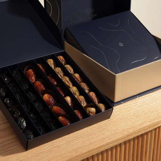 Nua Dates Large Signature Gifting Box
