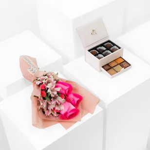 Godiva Mini Royal Box | Fuchsia Roses Godiva Mini Royal Box | Fuchsia Roses