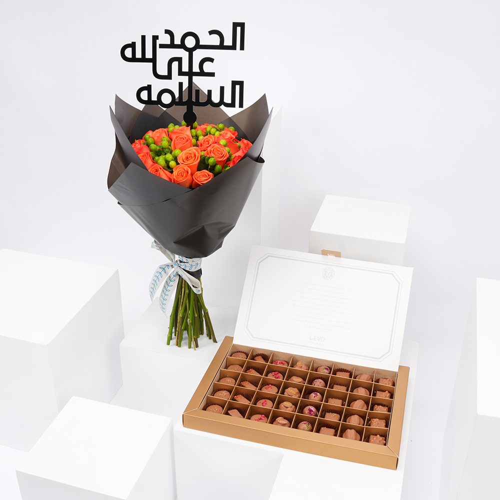 صندوق الشوكولاتة الكبير من ليفو مع باقة أزهار الحمدلله على السلامة