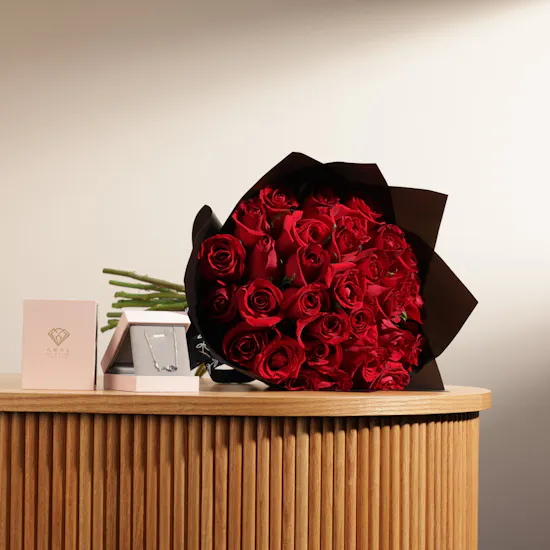 Amal Al Majed Hoob Necklace | Red Roses