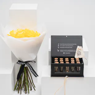 Feel Good Tea Black Discovery Box | 25 Yellow Roses Bouquet Feel Good Tea Black Discovery Box | 25 Yellow Roses Bouquet