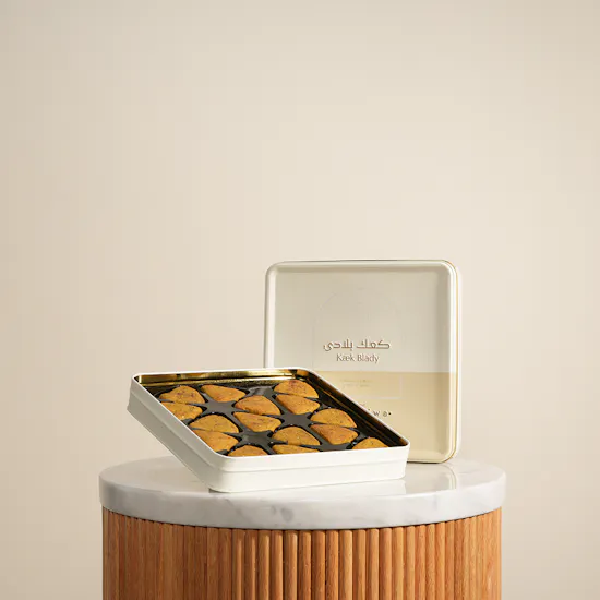 Kaek Balady Kaek Ajwa with walnut