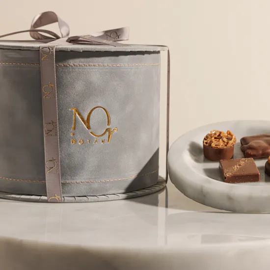 Nor Noyau Medium Round Grey Velvet Chocolate Box