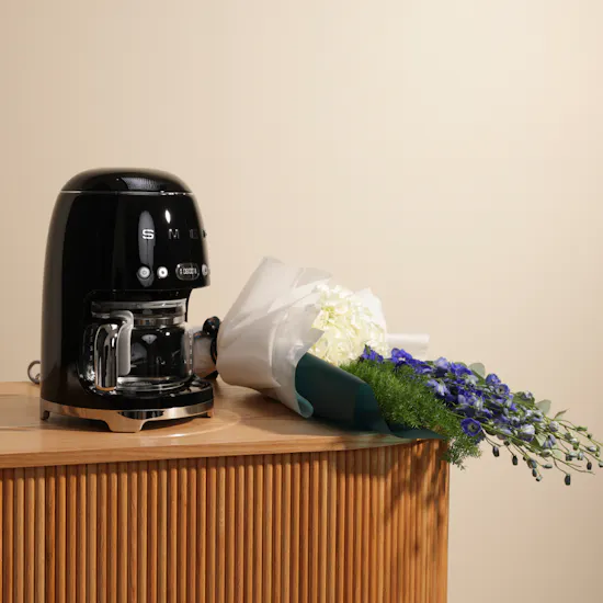 Smeg 50's Style Red Drip Filter Coffee Machine | Flowers Bouquet