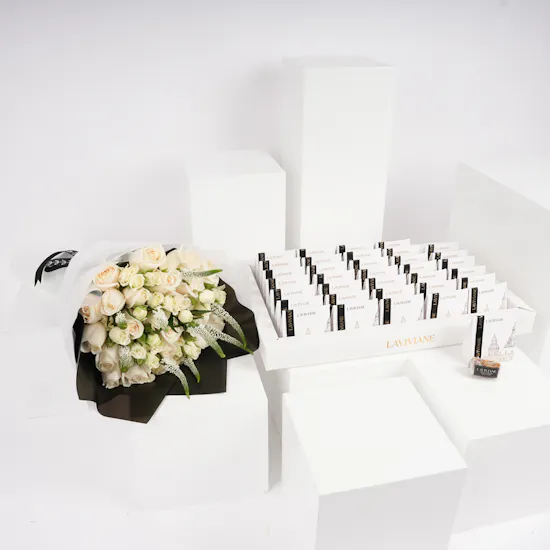 Laviviane Giveaways Chocolates Tray | White Blooms