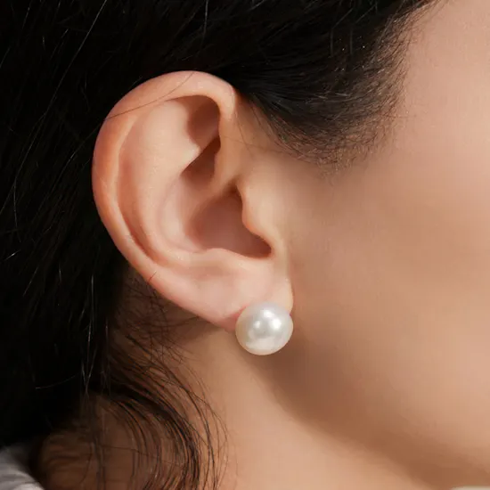Damas Kiku Pearl Stud Earrings