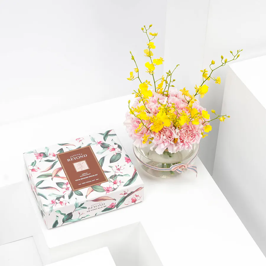 Beyond Set with Carnation Vase 1