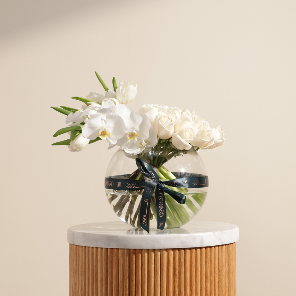 مزهرية زهور السماء البيضاء