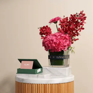 Claws Nail Bar Gift Voucher | Flower Vase