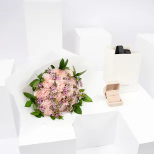 Joolz Bunny Bracelet | Carnations Bouquet