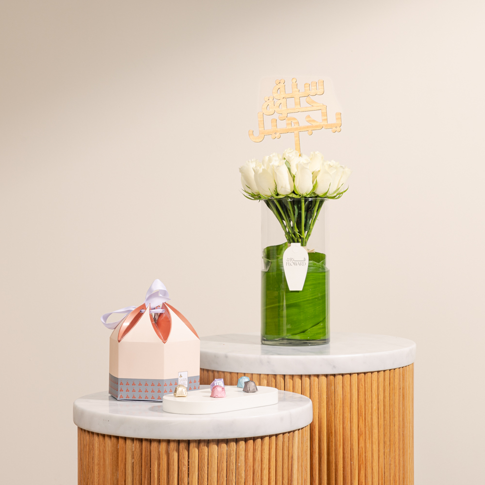 صندوق شوكولاتة  من شان شال | مزهرية جوري ابيض 