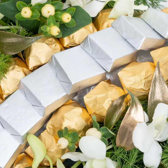 Haj Gift | 25 Floward Chocolates Tray with Flowers