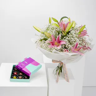 MOKO Blends 9 Pieces Chocolate Box | Pink lilis MOKO Blends 9 Pieces Chocolate Box | Pink lilis