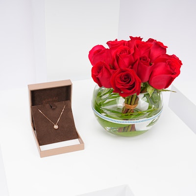 Kooheji Necklace & Red Roses Vase