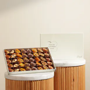 Floward Dates and Dried Fruits Large Box Floward Dates and Dried Fruits Large Box