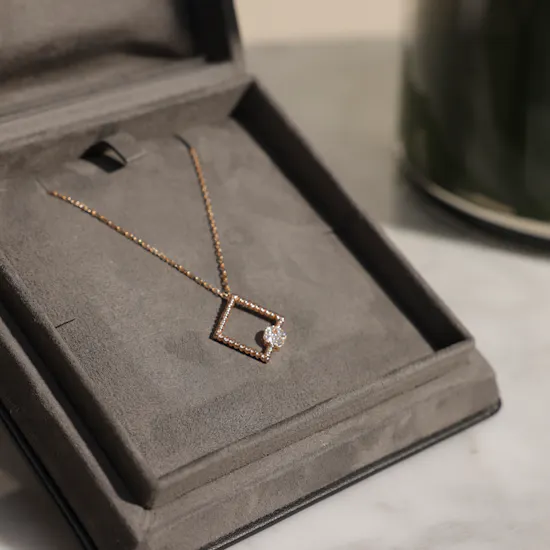 Lusrto Stellarosa Necklace | Elegant Blooms Vase