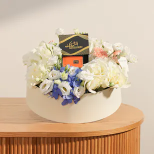 Dar Alsabaek 1 Gram Gold Bar Nestled in Petals 