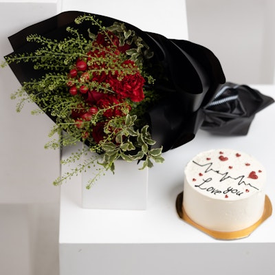Cake Boutique's Love You Mini Cake | Blooms Bouquet