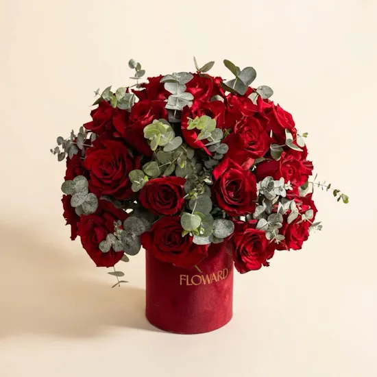 صندوق زهور جوري حمراء عطرة