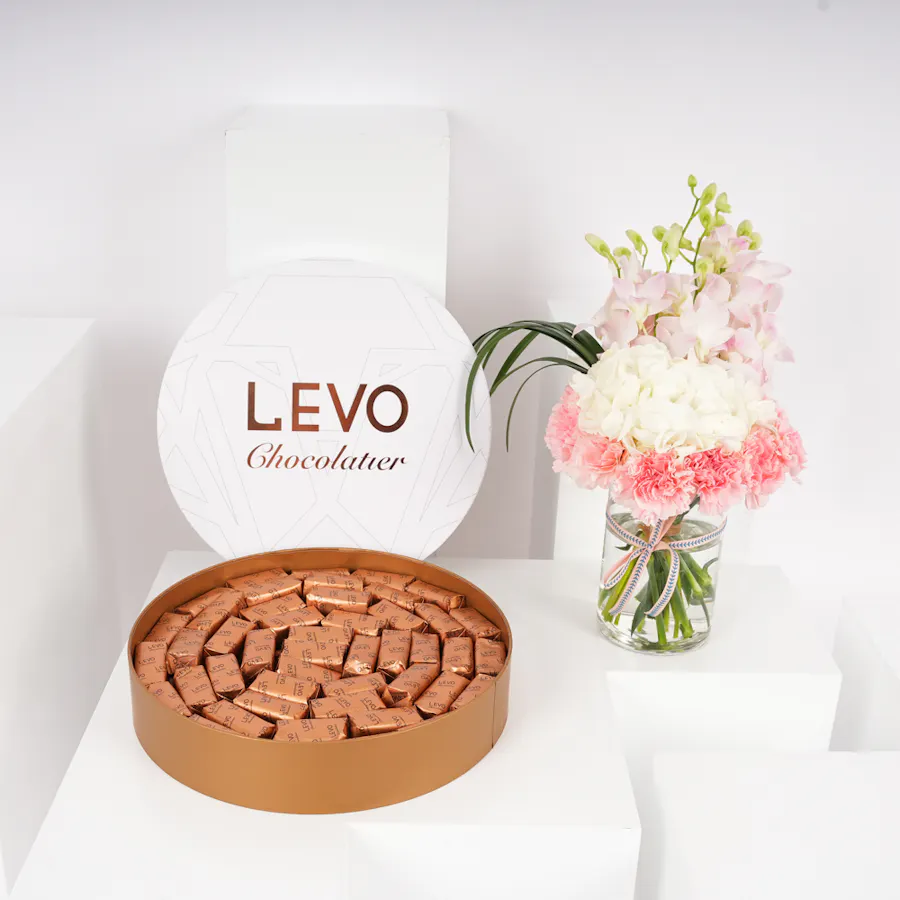 Levo Chocolate Big Box | Blooming Elegance Vase 3