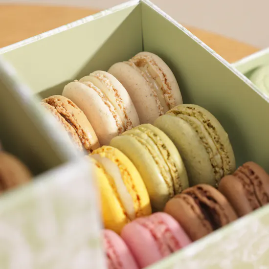 Ladurée Podium Macaron & Eugénie Box