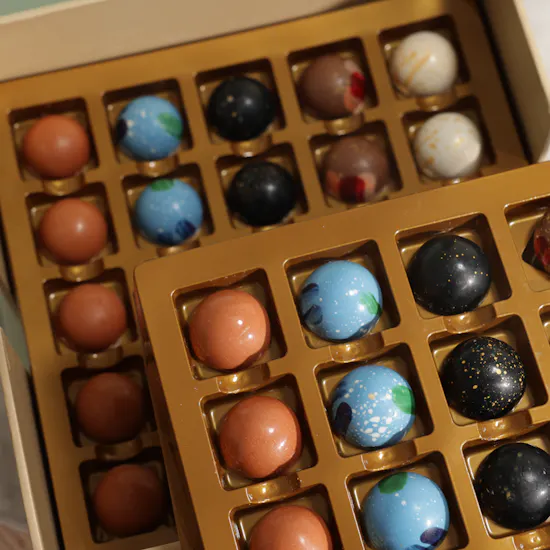 Nua Signature Arabesque Large Chocolate Box