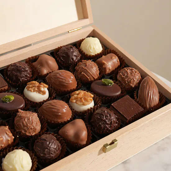 Läderach Praline Chocolate Wooden Box