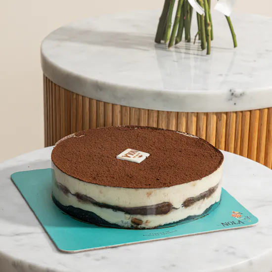 Nola Tiramisu Chocolate Cake | Glam Roses Bouquet