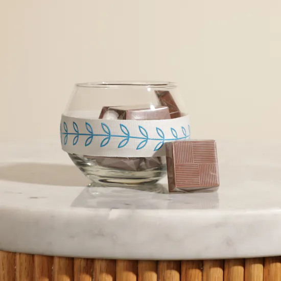 Floward Chocolate Vase | 12 Pieces