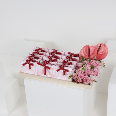 صينيه توزيعات الوردي من هوت بوتيك 