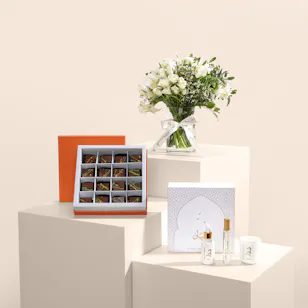 Fillings Chocolate Dubai Chocolate Box & Light of Sakina Set with Flowers Fillings Chocolate Dubai Chocolate Box & Light of Sakina Set with Flowers